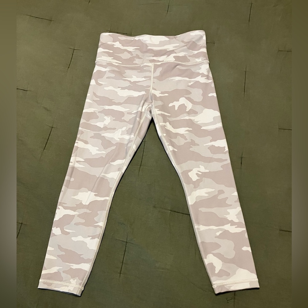 Athleta Leggings Elation 7/8 Crop Gray Camo Size Small